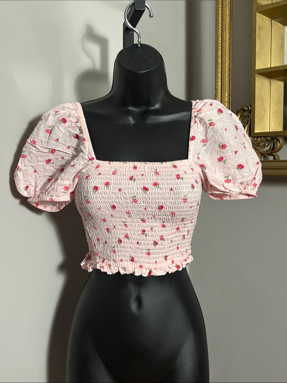 Altar’d State XS Morgan Pink Floral Smocked Puff Sleeve Crop Top
